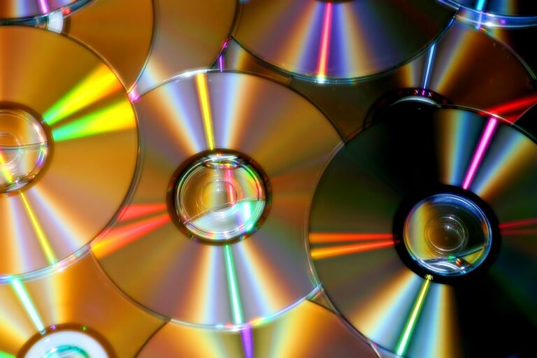 discs, music, full hd wallpaper, computer, disks, wallpaper hd, windows wallpaper, technology, free wallpaper, information, wallpaper 4k, hd wallpaper, desktop backgrounds, audio, dvd, software, free background, 4k wallpaper, old, record, shiny, cool backgrounds, background, 4k wallpaper 1920x1080, retro, vintage, laptop wallpaper, mac wallpaper, compact disc, compact disk, beautiful wallpaper, closeup
